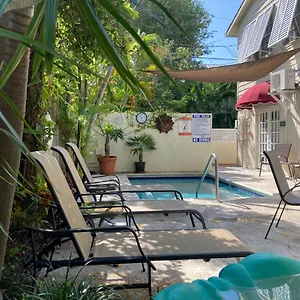 authors-key-west-guesthouse.hotels-in-key-west.com/